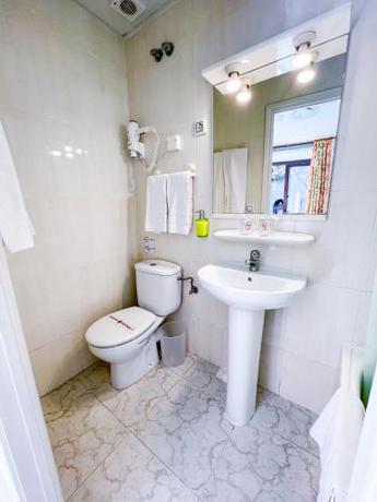 Imagen de la habitación del Hostal Ramos, Las Ramblas. Foto 19