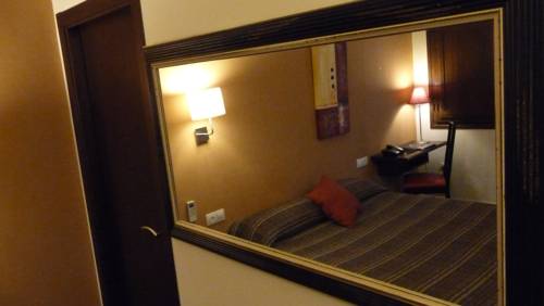 Imagen de la habitación del Hostal Real, MOGUER. Foto 15