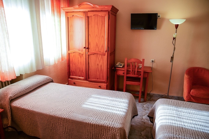 Imagen de la habitación del Hostal Real, Plasencia. Foto 17