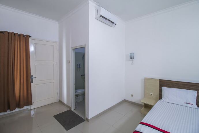 Imagen general del Hostal Reddoorz @ Jatiwaringin. Foto 16