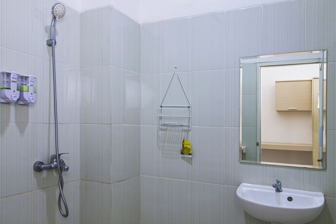 Imagen de la habitación del Hostal Reddoorz @ Jatiwaringin. Foto 20