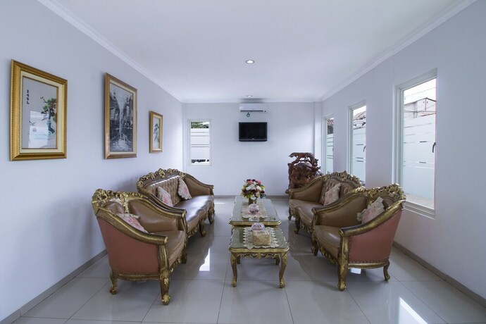 Imagen de los interiores del Hostal Reddoorz @ Jatiwaringin. Foto 26