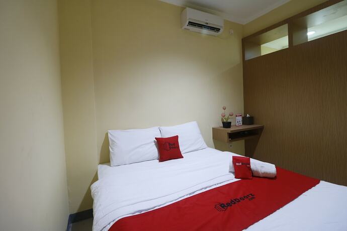 Imagen general del Hostal Reddoorz Near Itc Cempaka Mas. Foto 2