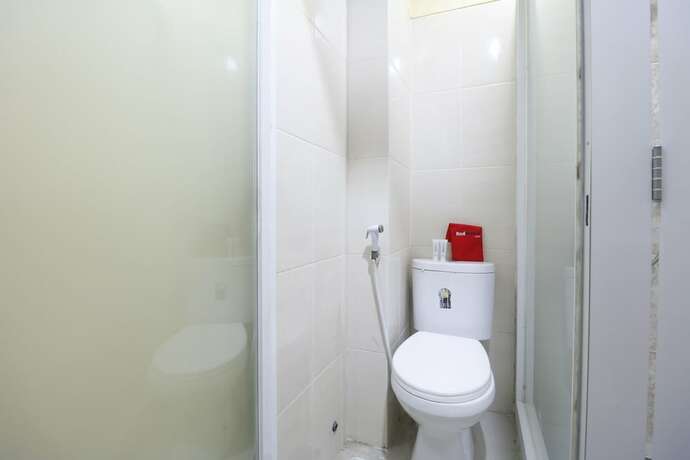 Imagen general del Hostal Reddoorz Near Itc Cempaka Mas. Foto 10