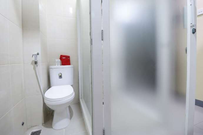 Imagen general del Hostal Reddoorz Near Itc Cempaka Mas. Foto 12