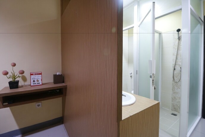 Imagen de la habitación del Hostal Reddoorz Near Itc Cempaka Mas. Foto 20