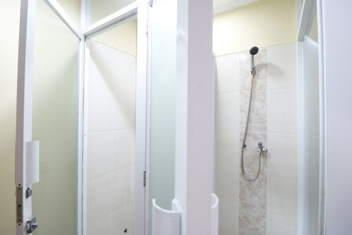 Imagen de la habitación del Hostal Reddoorz Near Itc Cempaka Mas. Foto 24