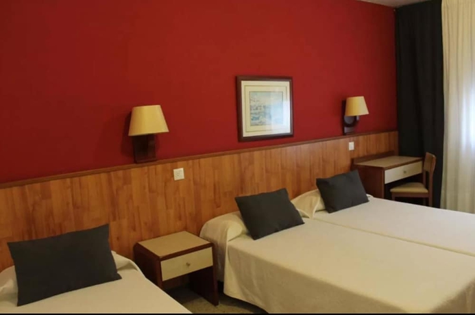 Imagen de la habitación del Hostal Regina, Blanes. Foto 12