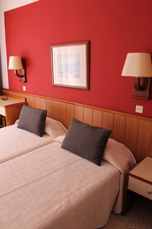 Imagen de la habitación del Hostal Regina, Blanes. Foto 14