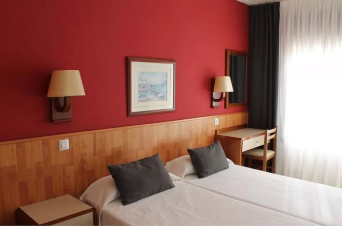 Imagen de la habitación del Hostal Regina, Blanes. Foto 18