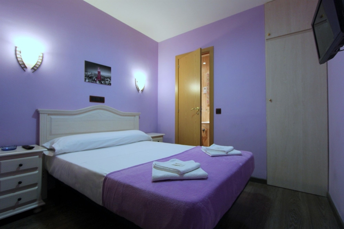 Imagen de la habitación del Hostal Regio, Gran V&iacute;a. Foto 9