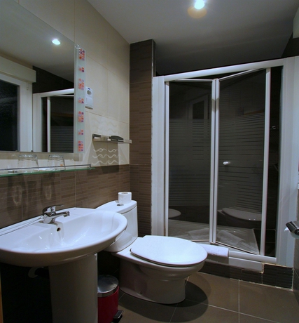 Imagen de la habitación del Hostal Regio, Madrid. Foto 3