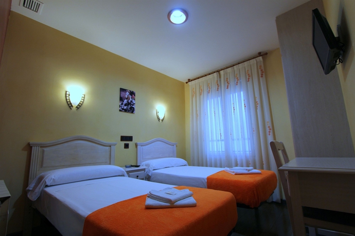 Imagen de la habitación del Hostal Regio, Madrid. Foto 8