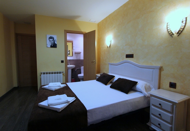 Imagen de la habitación del Hostal Regio, Madrid. Foto 14