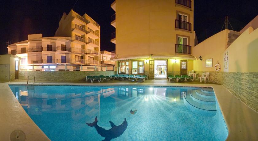 Imagen de la piscina del Hostal Residencia Adelino. Foto 7