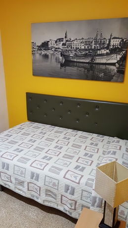 Imagen de la habitación del Hostal Residencia Catalina. Foto 3