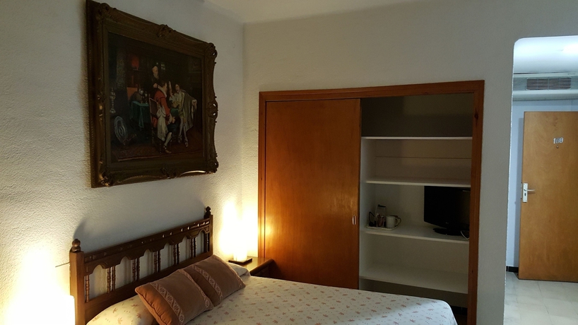 Imagen de la habitación del Hostal Residencia Catalina. Foto 10