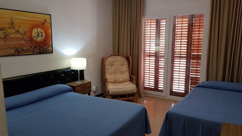 Imagen de la habitación del Hostal Residencia Catalina. Foto 11