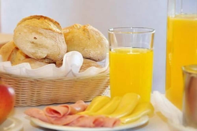 Imagen del bar/restaurante del Hostal Residencial Ferrinho. Foto 8