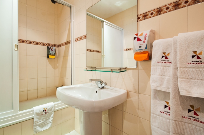 Imagen de la habitación del Hostal Residencial Lar do Areeiro. Foto 10