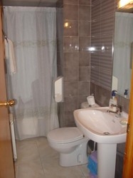 Imagen de la habitación del Hostal Restaurante Arasa. Foto 10