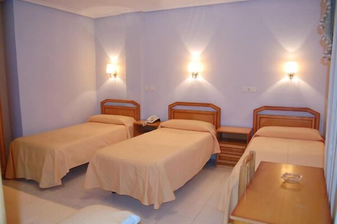 Imagen de la habitación del Hostal Restaurante Carolina. Foto 14