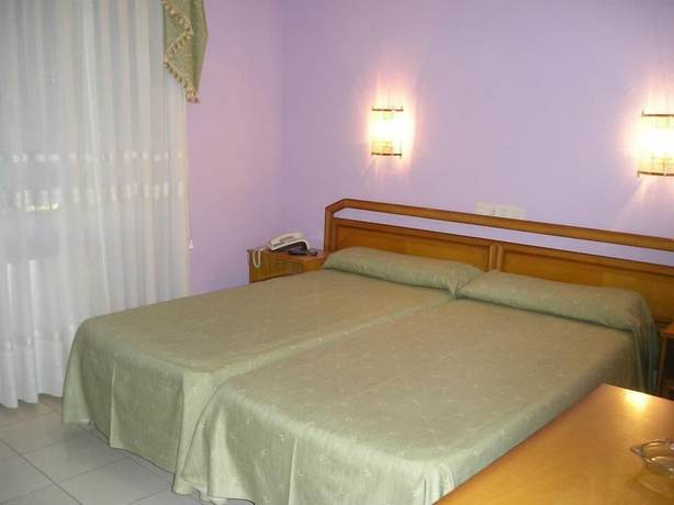 Imagen de la habitación del Hostal Restaurante Carolina. Foto 15