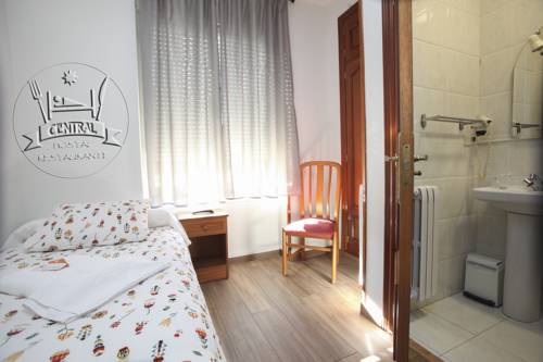 Imagen de la habitación del Hostal Restaurante Central. Foto 6