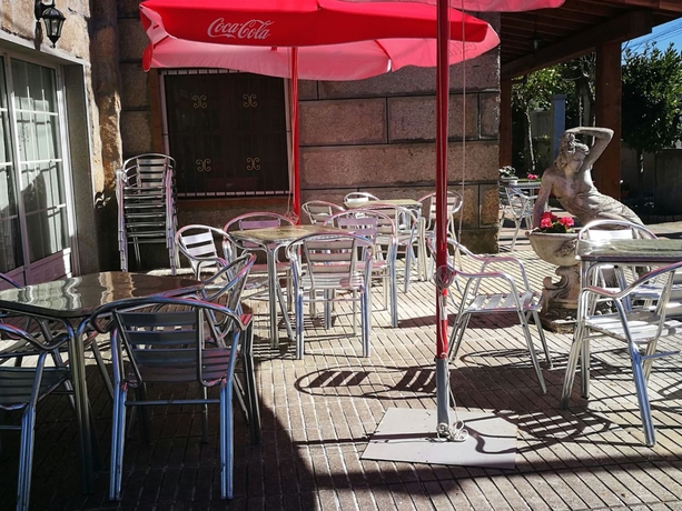 Imagen de los exteriores del Hostal Restaurante Cobas. Foto 7