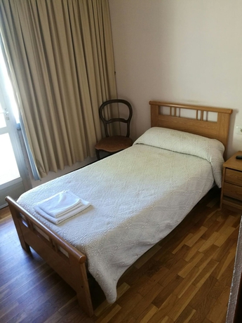 Imagen de la habitación del Hostal Restaurante Cobas. Foto 4