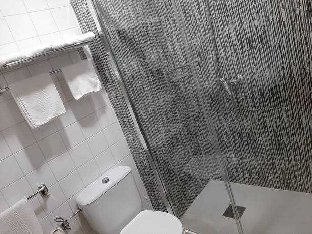 Imagen de la habitación del Hostal Restaurante Don Pepe, A Mezquita. Foto 2