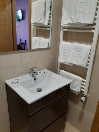 Imagen de la habitación del Hostal Restaurante Don Pepe, A Mezquita. Foto 4