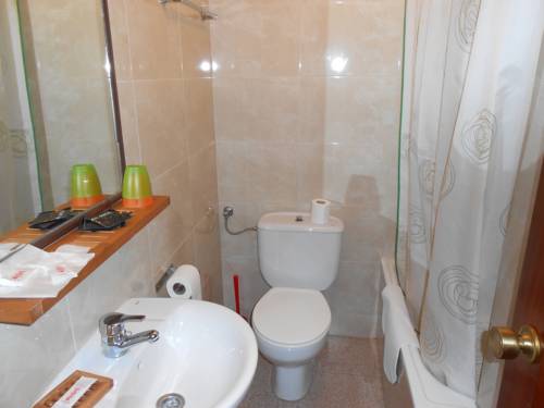 Imagen de la habitación del Hostal Restaurante El Abuelo. Foto 11