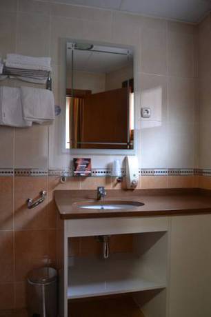 Imagen de la habitación del Hostal Restaurante El Castillo, Alcorisa. Foto 6
