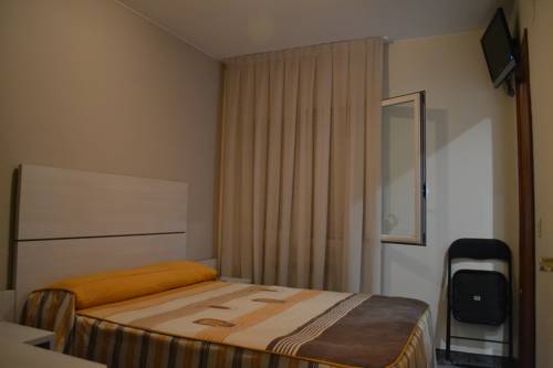 Imagen de la habitación del Hostal Restaurante El Castillo, Alcorisa. Foto 7