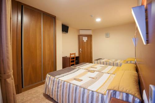 Imagen de la habitación del Hostal Restaurante El Castillo, Alcorisa. Foto 16