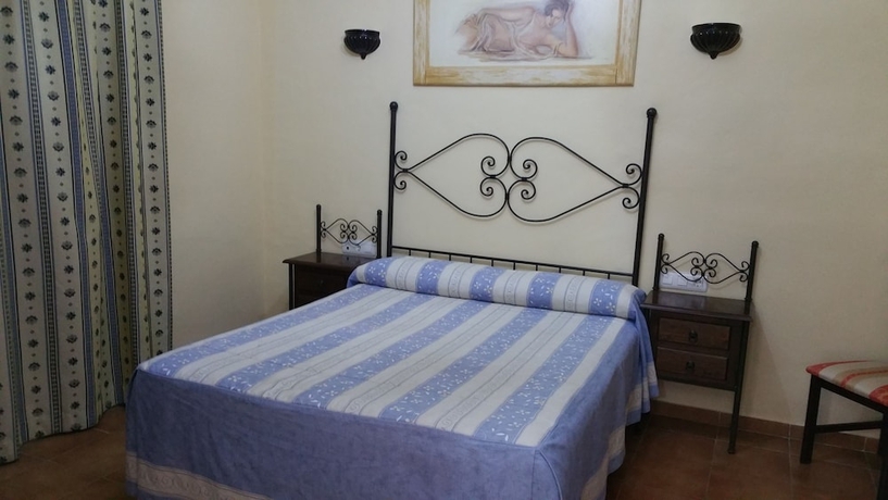 Imagen de la habitación del Hostal Restaurante El Lirio. Foto 8