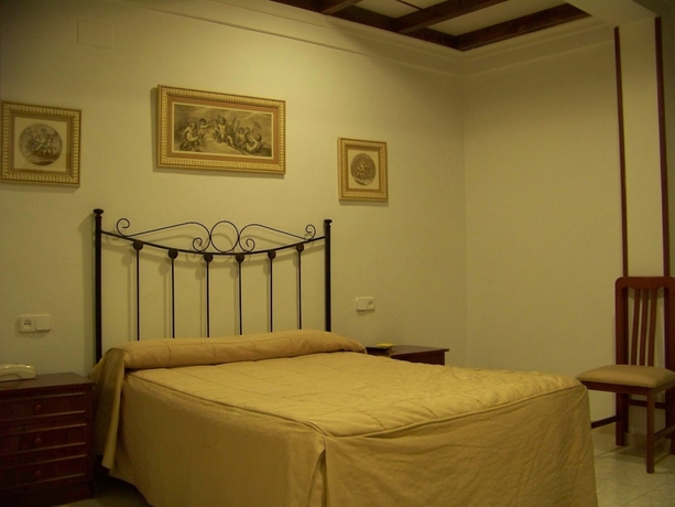 Imagen de la habitación del Hostal Restaurante El Lirio. Foto 9