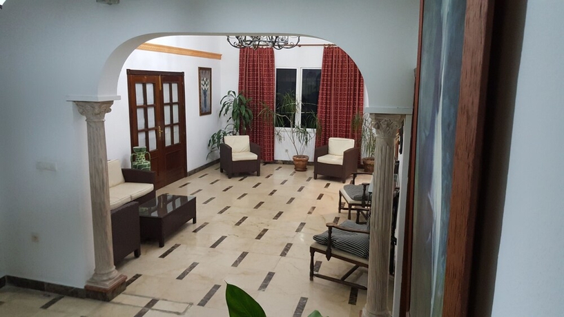 Imagen del bar/restaurante del Hostal Restaurante El Lirio. Foto 3