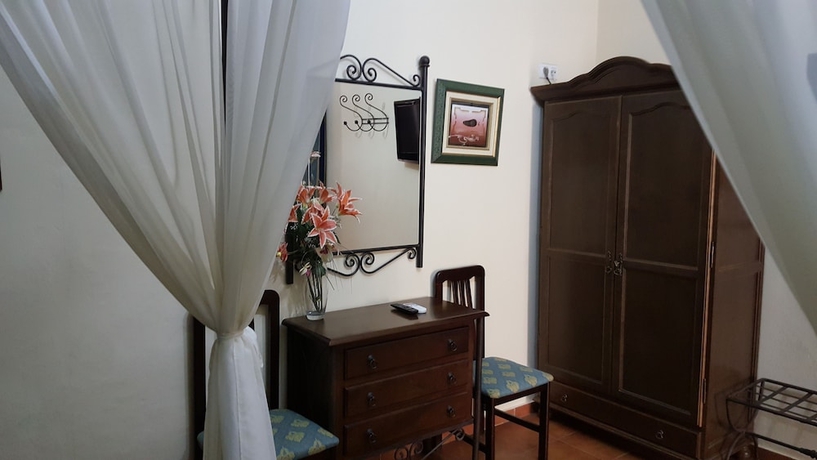 Imagen de la habitación del Hostal Restaurante El Lirio. Foto 10