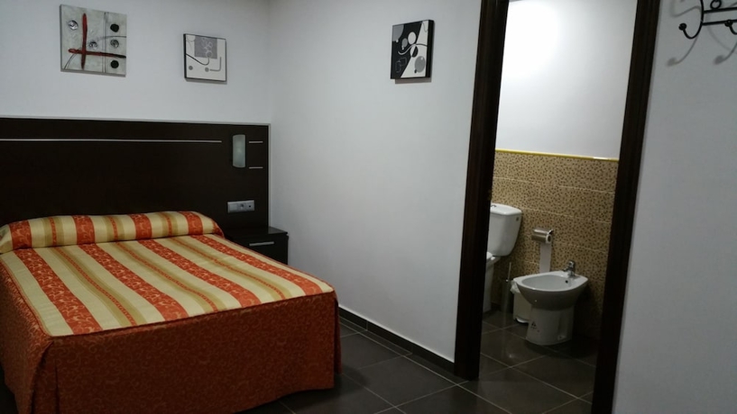 Imagen de la habitación del Hostal Restaurante El Lirio. Foto 11