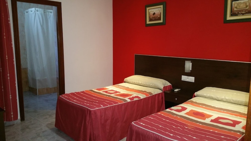 Imagen de la habitación del Hostal Restaurante El Lirio. Foto 12