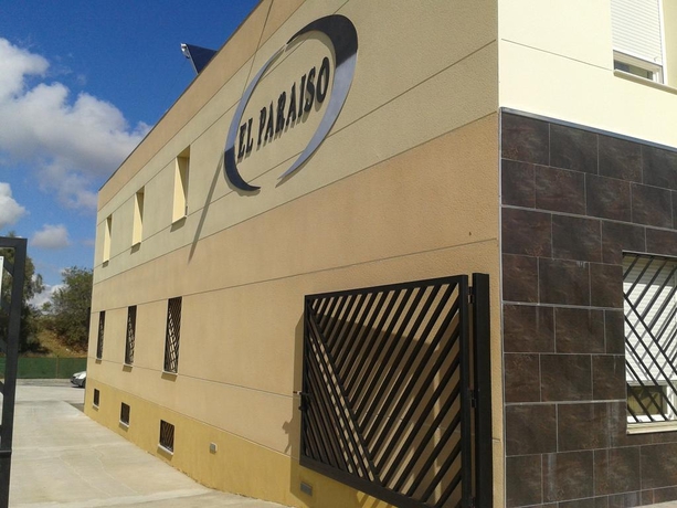 Imagen de los exteriores del Hostal Restaurante El Paraíso. Foto 10