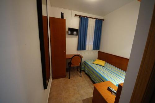 Imagen de la habitación del Hostal Restaurante El Surtidor. Foto 7