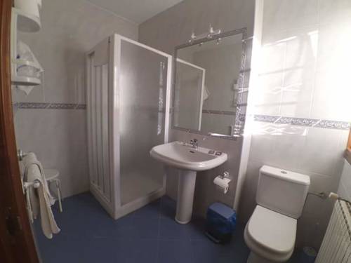 Imagen de la habitación del Hostal Restaurante Hermanos Cuña. Foto 3