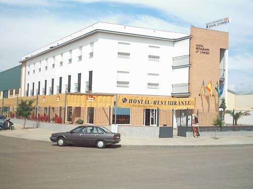 Imagen de los exteriores del Hostal Restaurante Hermanos Zamora. Foto 8