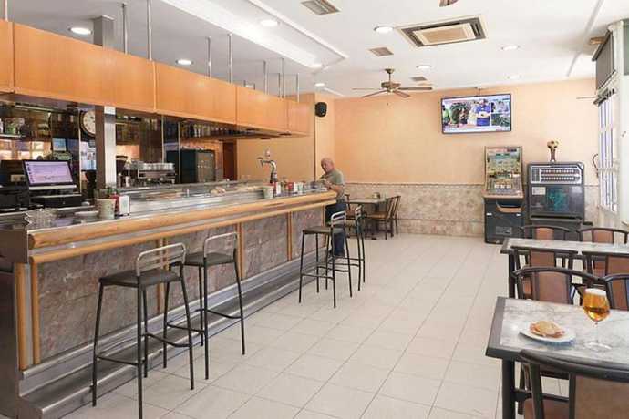 Imagen del bar/restaurante del Hostal Restaurante La Buena Villa by Vivere Stays. Foto 4