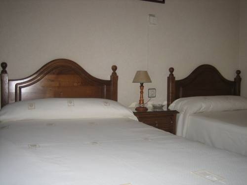 Imagen de la habitación del Hostal Restaurante La Trucha. Foto 2