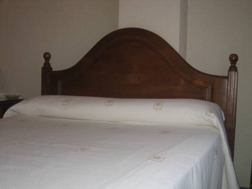 Imagen de la habitación del Hostal Restaurante La Trucha. Foto 4