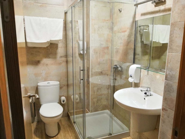 Imagen de la habitación del Hostal Restaurante Los Arcos. Foto 3